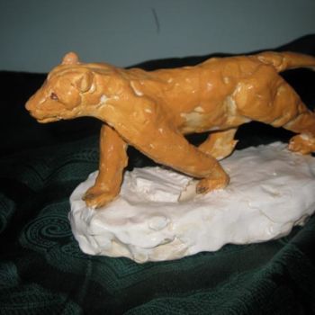 Скульптура под названием "львица" - Lion82, Подлинное произведение искусства, Керамика