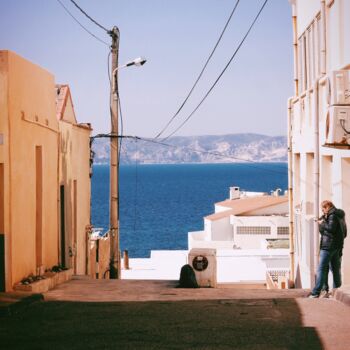 Fotografía titulada "Au bout de la rue" por Lisa Filippi, Obra de arte original, Fotografía digital