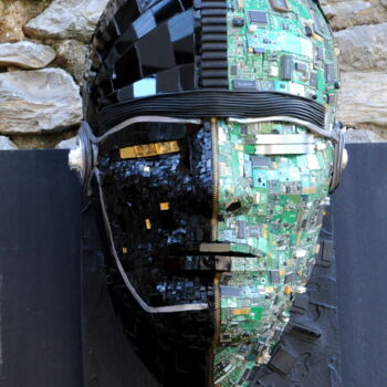 Sculpture titled "DJ Droïde" by Lise Arcangeli, Original Artwork, Metals Mounted on Wood Panel