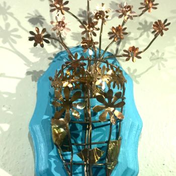Escultura titulada "Beauty After Breakd…" por Liz Paker, Obra de arte original, Metales Montado en Panel de madera
