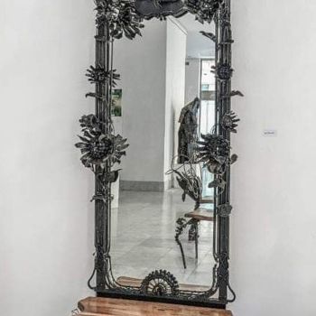 제목이 "Mirror"인 조형물 Ljuba로, 원작, 금속
