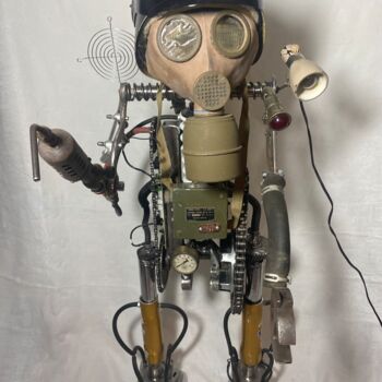 Escultura titulada "robot postapocalypt…" por Loic Baron, Obra de arte original, Metales