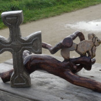 Sculpture intitulée "croix sur branche d…" par Loic Carmes, Œuvre d'art originale, Pierre