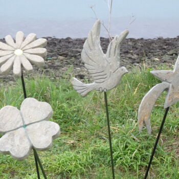 Sculpture titled "fleurs en pierre" by Loic Carmes, Original Artwork