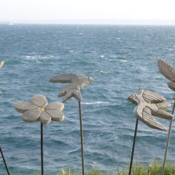 Escultura intitulada "oiseaux et fleur" por Loic Carmes, Obras de arte originais