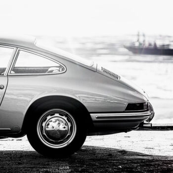 Fotografie getiteld "1965 Porsche 911" door Loïc Kernen, Origineel Kunstwerk, Digitale fotografie Gemonteerd op Houten paneel