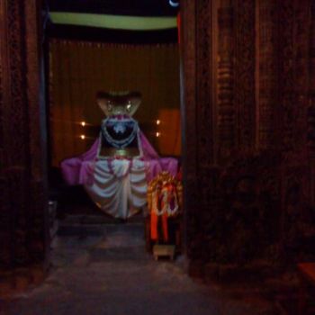 Photographie intitulée "Inside Belur temple…" par Lokeswara Rao, Œuvre d'art originale