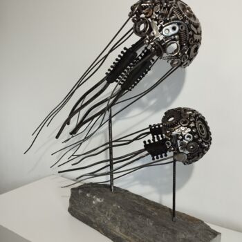 Sculpture titled "Méduse des mers d'a…" by Looki0732, Original Artwork, Metals
