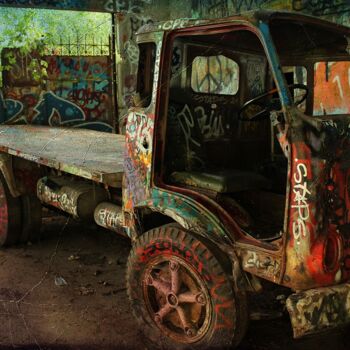 Photography titled "Camion abbandonato" by Lorenzo Corti, Original Artwork, Digital Photography