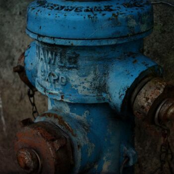 Fotografia intitulada "Idrante blu" por Lorenzo Corti, Obras de arte originais, Fotografia digital