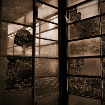 Photographie intitulée "vetri rotti" par Lorenzo Corti, Œuvre d'art originale, Photographie numérique
