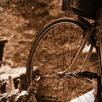 Fotografie getiteld "ruota della bici" door Lorenzo Corti, Origineel Kunstwerk, Digitale fotografie