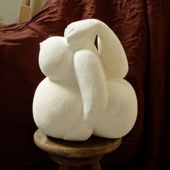 Skulptur mit dem Titel "Ronde" von Lorette Perret, Original-Kunstwerk, Stein