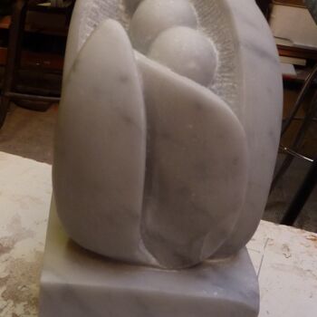 Скульптура под названием "Souvenir" - Lorette Perret, Подлинное произведение искусства, Камень