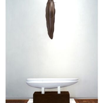 Escultura titulada "L'immaculée; Instal…" por Lou Perdu, Obra de arte original, Media mixtos