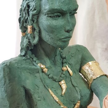 Scultura intitolato "ISA" da Lou Henix, Opera d'arte originale, Argilla