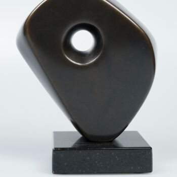 Escultura intitulada "Homage to Hepworth" por Louis Moffett, Obras de arte originais, Bronze