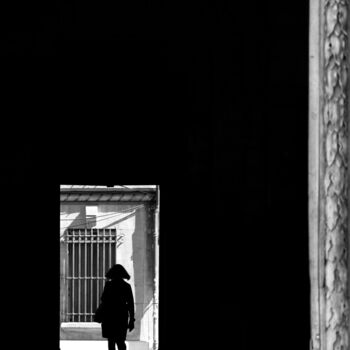 Photographie intitulée "Fenêtre sur rue" par Louis Théron, Œuvre d'art originale, Photographie numérique