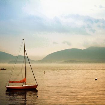 Фотография под названием "Lonely Boat" - Lou Zucchi, Подлинное произведение искусства