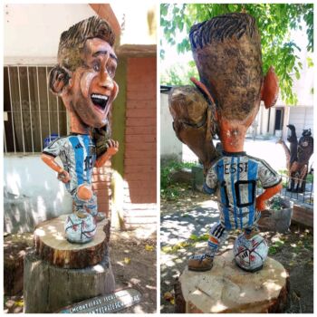 Skulptur mit dem Titel ""Lio Mundial"" von Lucas Mauricio Contreras (LMContreras), Original-Kunstwerk, Holz