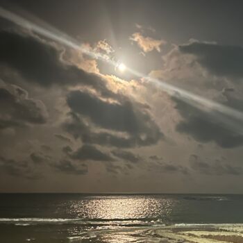 Fotografia intitolato "Moon on the Beach" da Lucas Riedel, Opera d'arte originale, Fotografia non manipolata