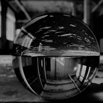 Photographie intitulée "S/W Lens" par Lucas Riedel, Œuvre d'art originale, Photographie numérique