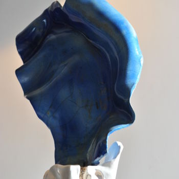 Sculpture intitulée "Verso la luce" par Luciana Perego, Œuvre d'art originale, Céramique