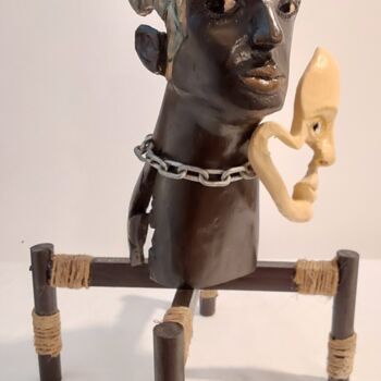 Skulptur mit dem Titel "Pourtant l’Afrique…" von Lucien-Carol Proulx, Original-Kunstwerk, Holz