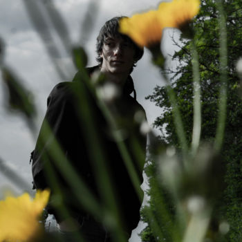 Photographie intitulée "Homme et fleur" par Périne Cliquet (ictoïde 777), Œuvre d'art originale, Photographie numérique