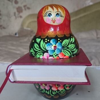 Sculpture intitulée "Nesting-doll-book /…" par Ludmila Skripkina, Œuvre d'art originale, Bois