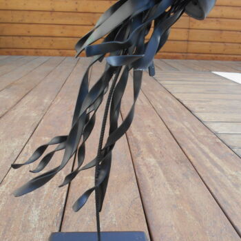Sculpture intitulée "méduse PELAGIE" par Ludo, Œuvre d'art originale, Métaux