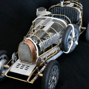 Escultura titulada "Bugatti Type 35B" por Luigi Lupini, Obra de arte original, Metales