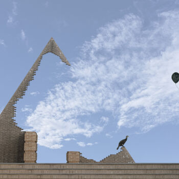 Цифровое искусство под названием "Pyramid in the sky" - Luigi M. Verde, Подлинное произведение искусства, Манипулированная ф…
