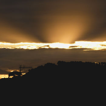 Fotografie getiteld "Light Rays Sunset" door Luigi Veggetti, Origineel Kunstwerk, Digitale fotografie
