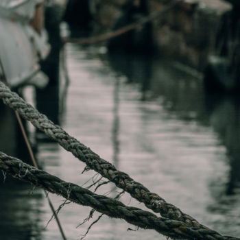 Фотография под названием "Old Sailing Ropes" - Luigi Veggetti, Подлинное произведение искусства, Цифровая фотография
