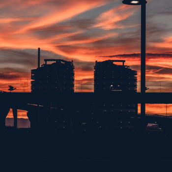 Photography titled "Sunset Over the City" by Luigi Veggetti, Original Artwork, Digital Photography
