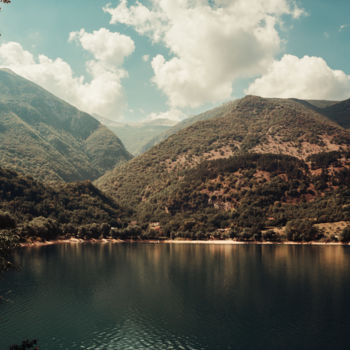 Photography titled "Mountain Lake" by Luigi Veggetti, Original Artwork, Digital Photography
