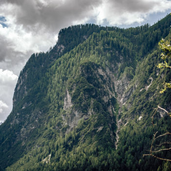 Photographie intitulée "Lake in the Mountai…" par Luigi Veggetti, Œuvre d'art originale, Photographie numérique