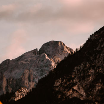 Fotografia zatytułowany „Red Sunset on Rocky…” autorstwa Luigi Veggetti, Oryginalna praca, Fotografia cyfrowa