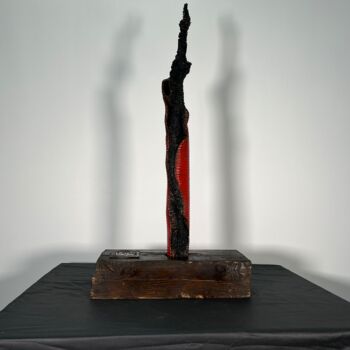 Скульптура под названием "Después del incendio" - Luis Manuel Ruiz, Подлинное произведение искусства, Пластмасса