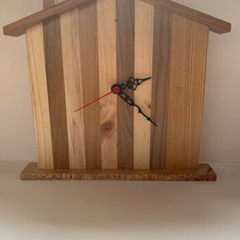 Design intitulée "Wooden clock with f…" par Luisa Fari, Œuvre d'art originale, Bois
