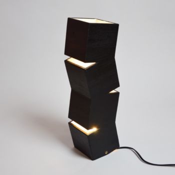 제목이 "Lampe design en boi…"인 디자인 Lune Et Animo로, 원작, 조명