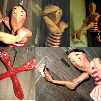 「Marionnette poupée…」というタイトルの彫刻 Dominique Lysiakによって, オリジナルのアートワーク