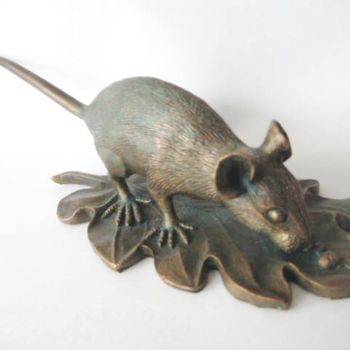 Скульптура под названием "Лесная мышь" - Скульптор, Подлинное произведение искусства, Литьё