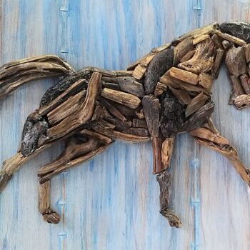 제목이 "Driftwood Stallion"인 조형물 M. Engin Akabali로, 원작, 나무