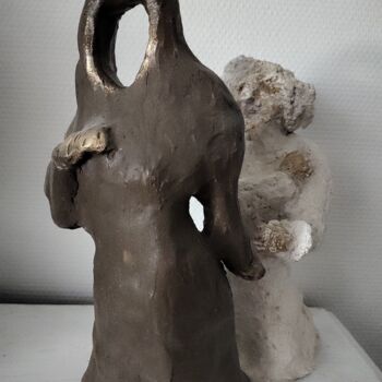 Скульптура под названием "DEUX : derrière une…" - Ma Chaloupe, Подлинное произведение искусства, Глина