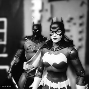 Photographie intitulée "Batgirl and Batman…" par Maak Bran, Œuvre d'art originale, Photographie numérique