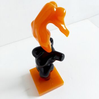 Sculpture intitulée "YELLOW GYMNAST-GIRL…" par Maas Tiir, Œuvre d'art originale, Résine