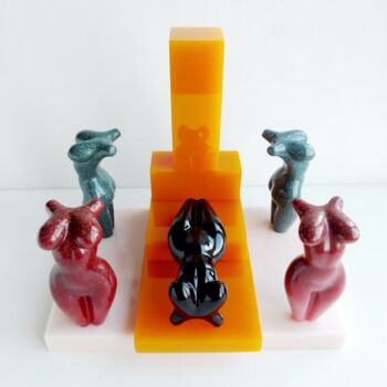 雕塑 标题为“5GIRLS2 DIFFERENT O…” 由Maas Tiir, 原创艺术品, 树脂