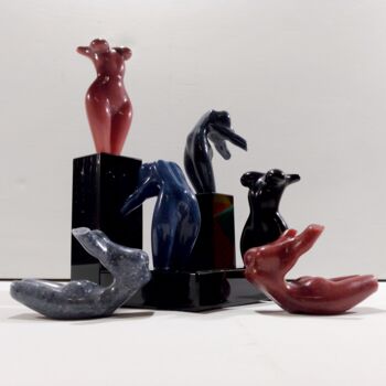 Sculpture intitulée "2GIRLS2 AND 4GYMNAS…" par Maas Tiir, Œuvre d'art originale, Résine